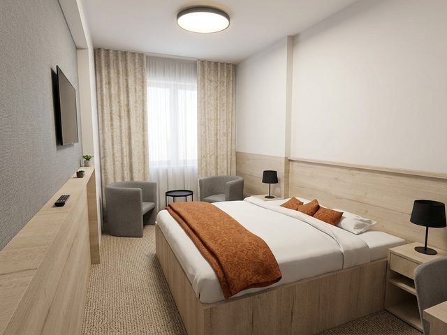 Hotel Borovany – pokoj s vestavěnou šatní skříní a psacím stolem